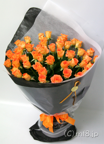 誕生日に贈るオレンジバラ50本の花束
