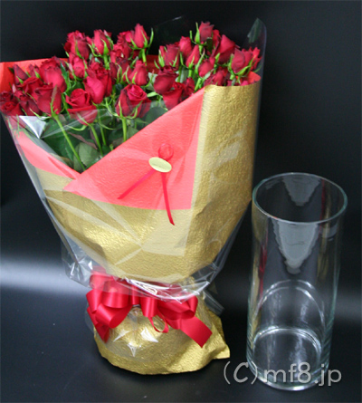 還暦祝いの60本の赤いバラ花束