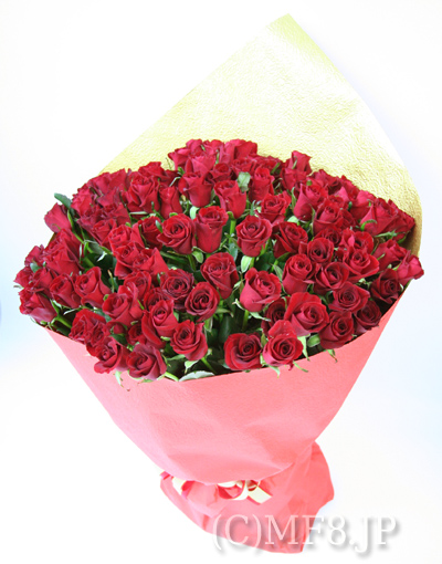 100本の赤いバラ花束
