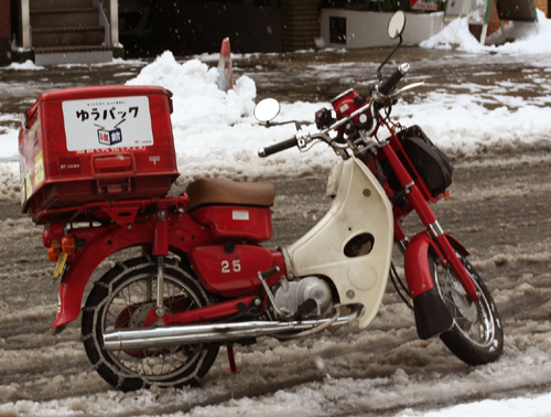 名古屋の積雪と郵便局のバイクの雪用チェーン/まるフロ日記