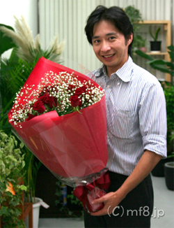 24歳の誕生日に贈る24本の赤いバラの花束