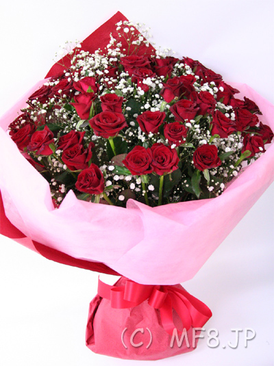 50歳の誕生日花束/赤バラ50本とカスミソウの花束