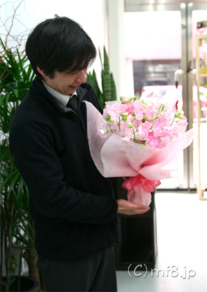 2000 円 花束 大き さ