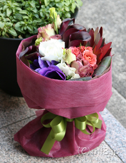 結婚式のプレゼント花束を名古屋市内に配達します。