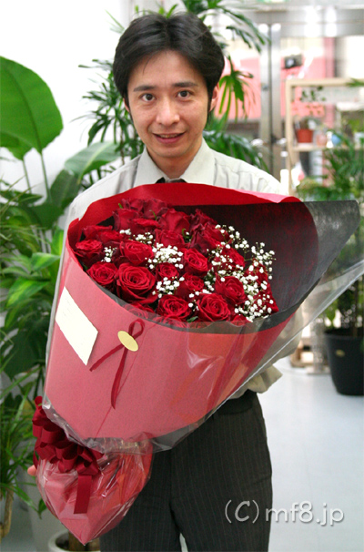 28歳の誕生日に贈る赤いバラの花束
