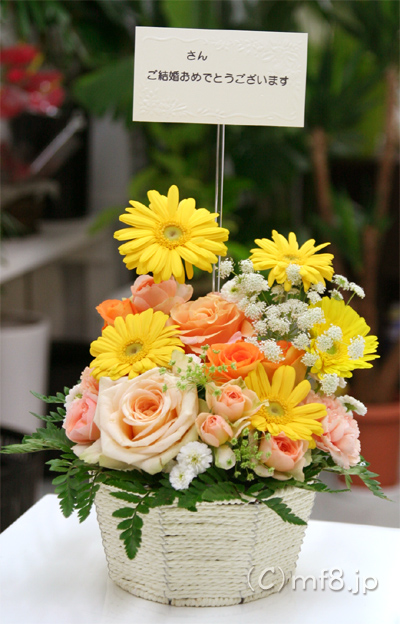 お祝い花を結婚式会場 結婚式二次会会場へ配達します 当日配達もお問い合わせください