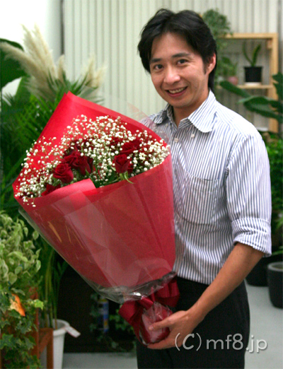 バラの花束の誕生日プレゼント 記念日に宅配します 東京 大阪 福岡にも宅配いたします 24歳の誕生日花