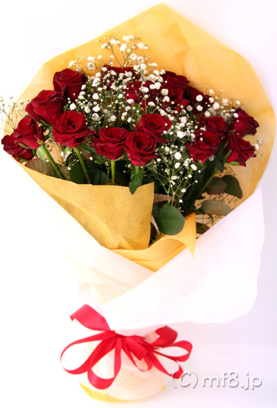 歳の誕生日に贈る赤バラ本の花束