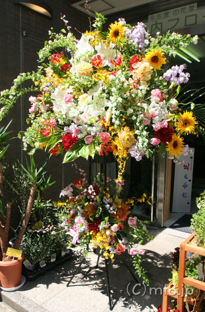 大きなスタンド花/名古屋の花屋・丸の内フローラ