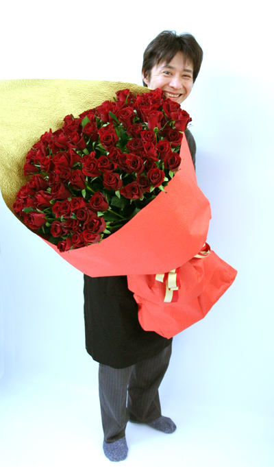 ホワイトデーの花ギフト 超サプライズ100本赤いバラの花束 名古屋の花屋 丸の内フローラ